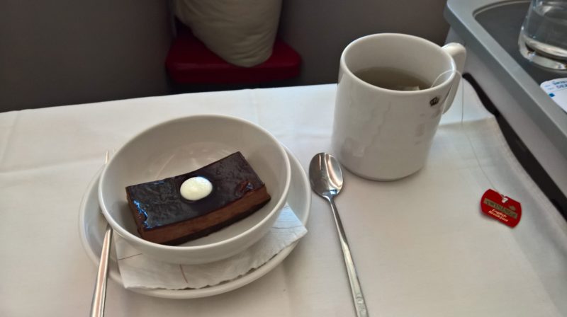 Dessert dish and cup