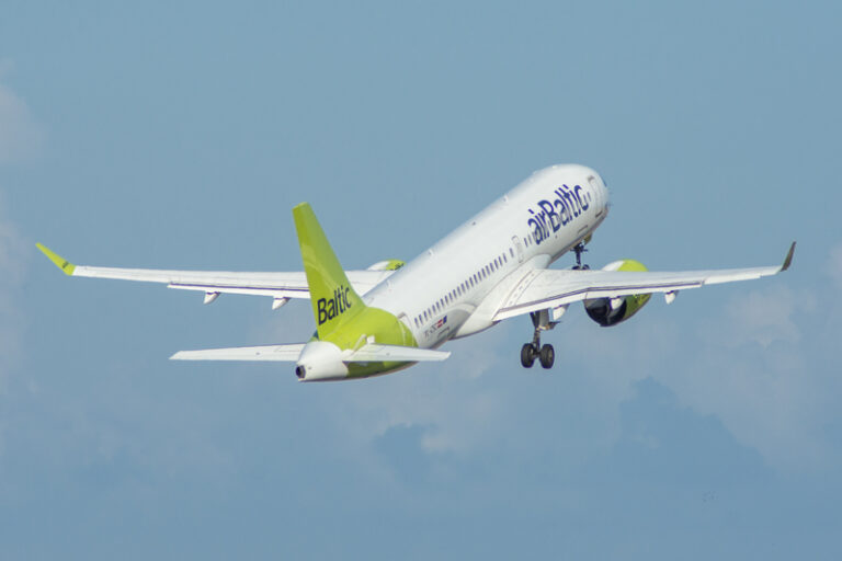 AirBaltic Airbus A220