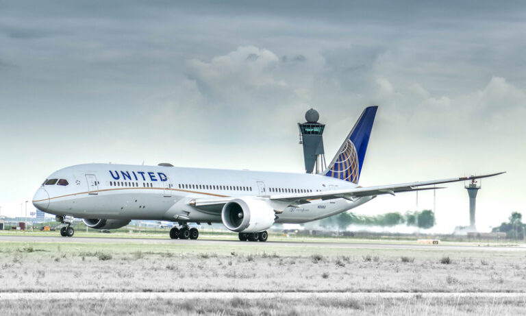 United Airlines 787