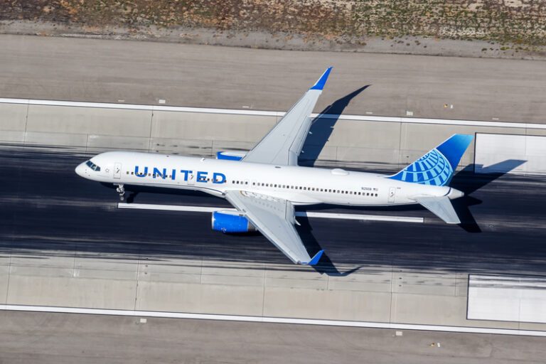 United Airlines Boeing 757