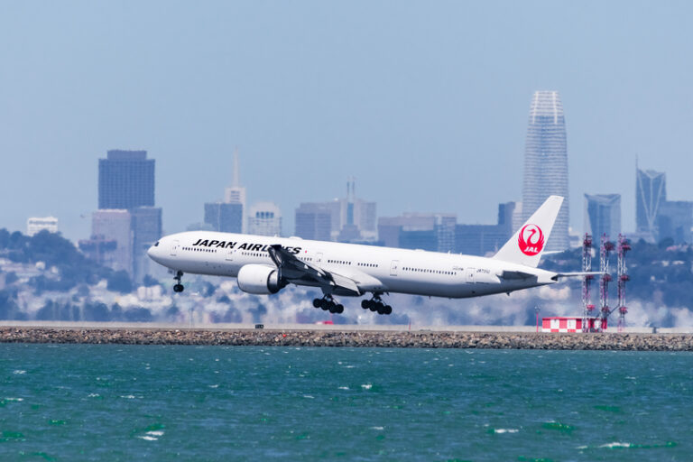 Japan Airlines Boeing 777