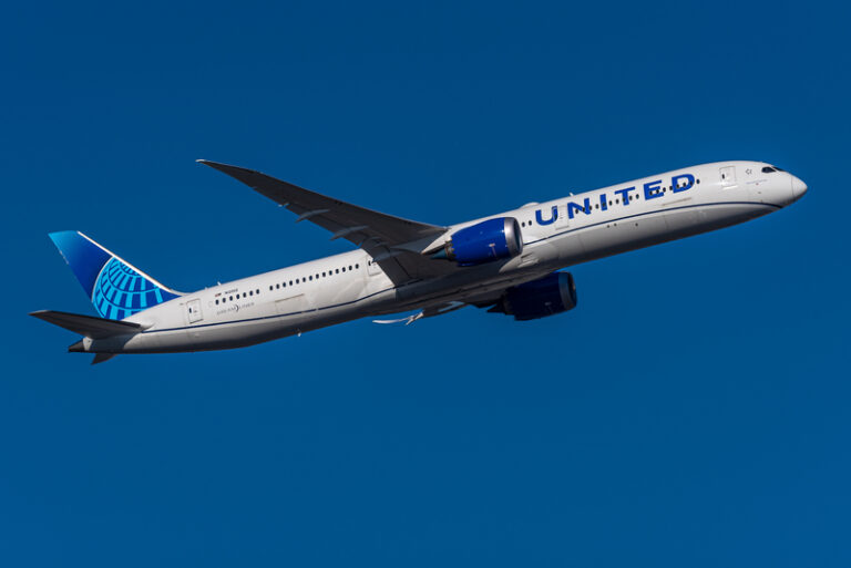 United Airlines Boeing 787-10 Dreamliner