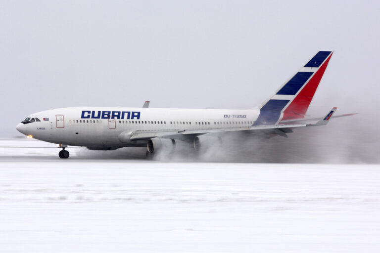 Cubana Ilyushin IL-96-300