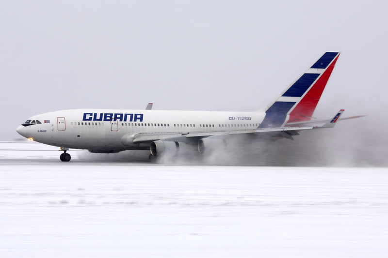 Cubana Ilyushin IL-96-300