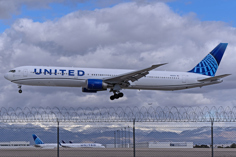 United Airlines Boeing 767-400