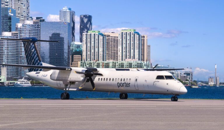 Porter Airlines De Havilland Canada Dash 8 Q400