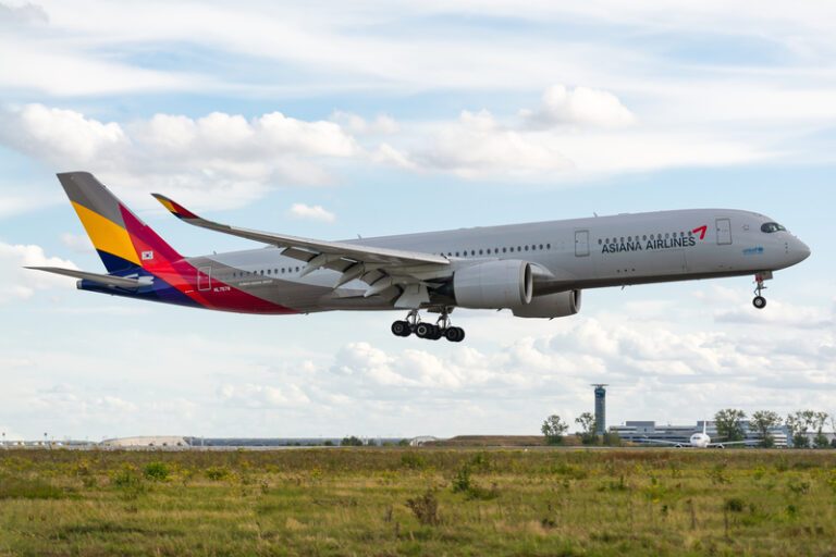 Asiana Airlines Airbus A350-941