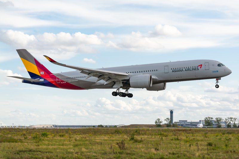 Asiana Airlines Airbus A350-941