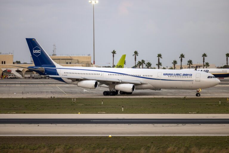 Universal Sky Carrier Airbus A340-313