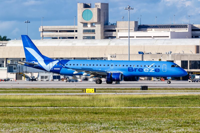 Breeze Airways Embraer 195