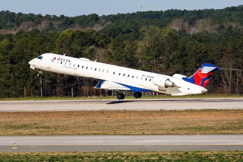 Delta Connection CRJ900