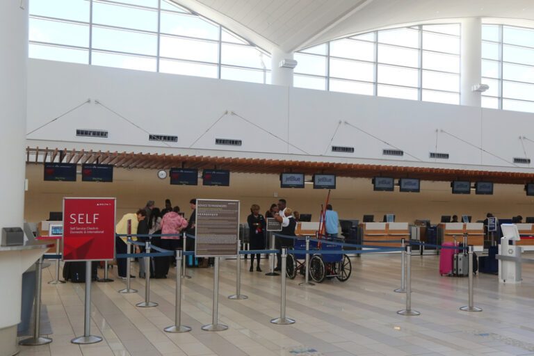 Lynden Pindling International Airport - NAS