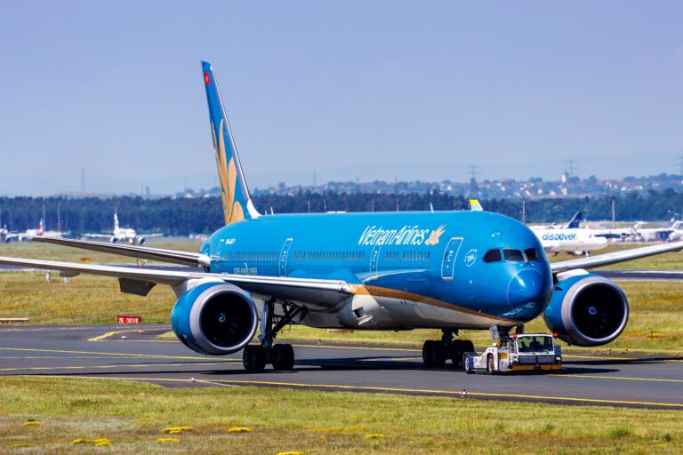 Vietnam Airlines 787 Suffers Tail Strike and Four Tire Failures During Munich Takeoff