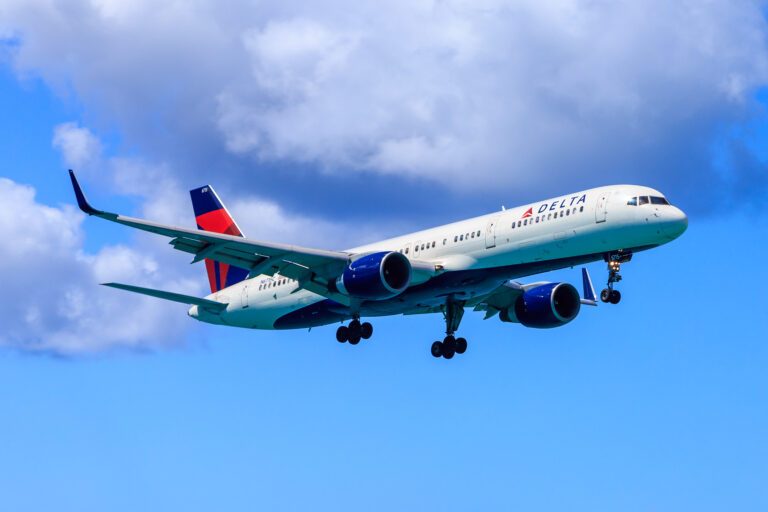 Delta 757 Returns to New York JFK After Pressurization Issue