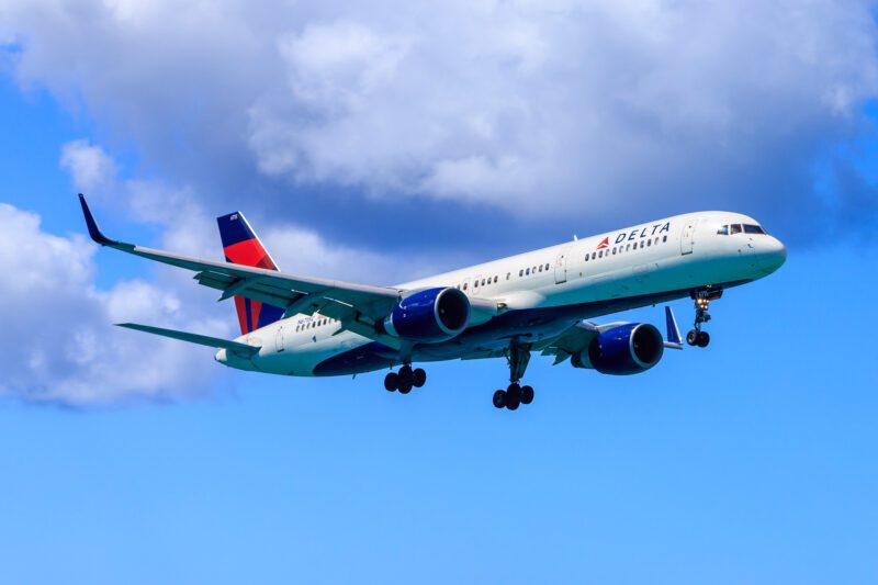 Delta 757 Returns to New York JFK After Pressurization Issue