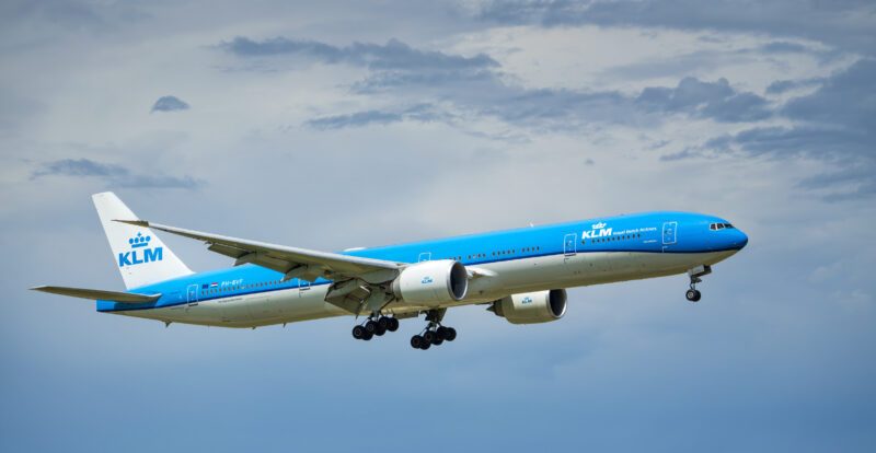 KLM 777 Returns to Amsterdam After Power Bank Fire