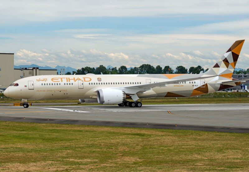 Etihad 787 Runway Crossing Forces Go-Around in Boston